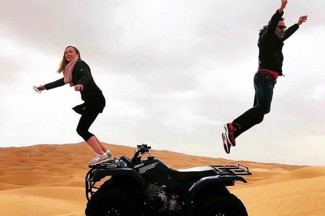 4hr Desert Safari: Sunset,Sunrise,Camel,Sand boarding,Inland Sea - Paragliders and the singing dunes