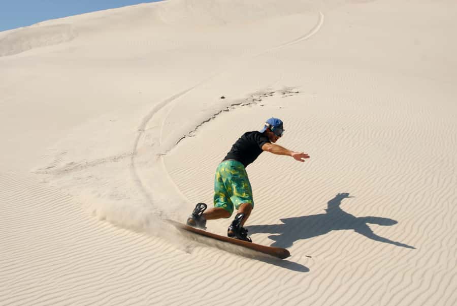 Doha: Desert Safari, Sandboarding, Dune Bashing & Inland Sea - Who should book this experience?