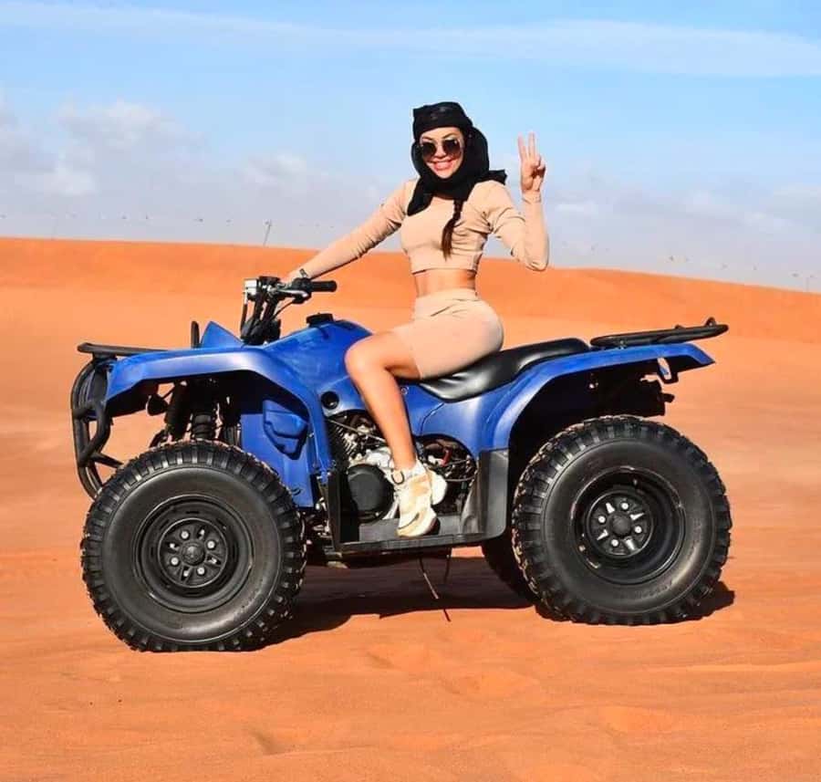 Doha: Inland Sea, Desert Safari, Camel Ride and Sandboarding - Sandboarding for beginners and casual fun