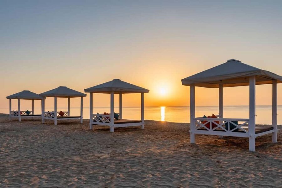 Doha: Overnight Desert Safari with Dinner and Breakfast - Dune bashing with Abu Hamad or Muhammad