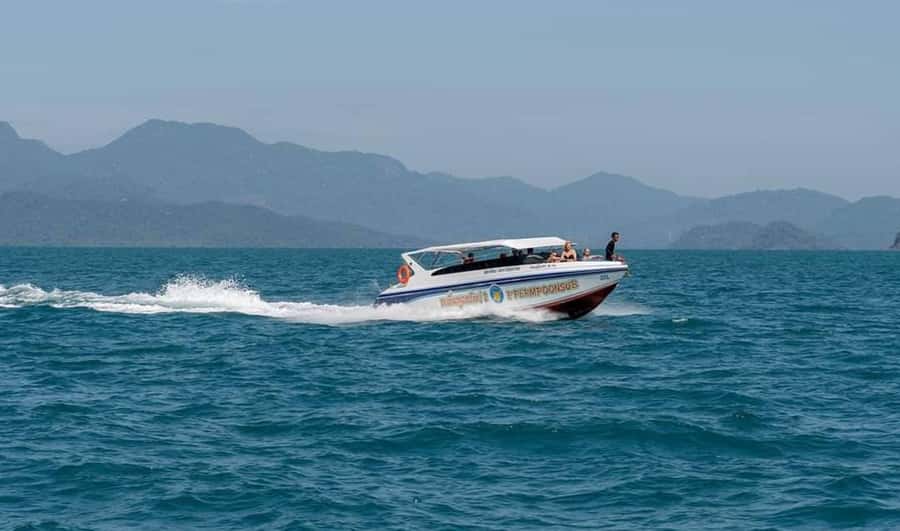 Doha: Speed Boat Adventure – 1 Hour Thrill Ride - What this Doha boat ride is really like