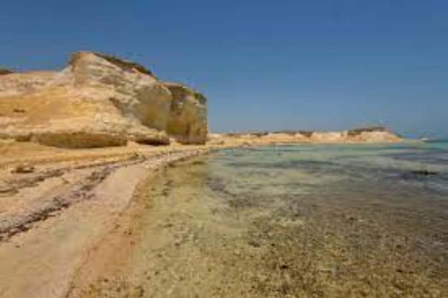Explore Zekreet: Richard Serra Art & Mushroom Rock Wonders - What the $80 price really covers