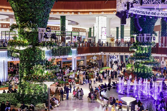 Private Half-day Shopping Tour, Corniche Stop and Doha Skyline - Villaggio Mall: a theatrical hour indoors