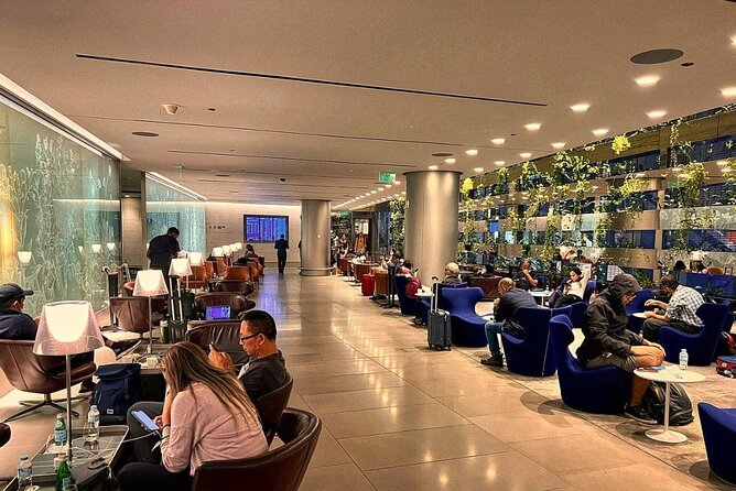 Qatar: Doha Hamad International Airport (DOH) Al Maha Lounge - Wi-Fi and practical airport comforts