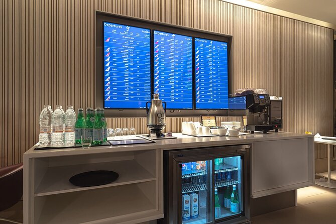 Qatar: Doha Hamad International Airport (DOH) Al Maha Lounge - Crowding can change the whole deal