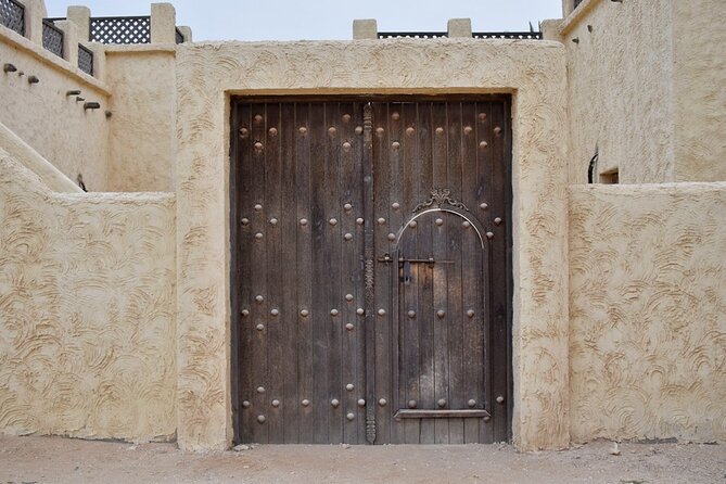 Qatar West Coast tour to Richard Serra Sculpture and Mushroom Rock Formation - What the guide adds to the experience